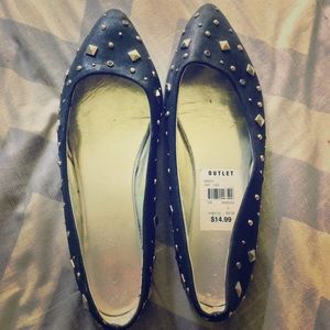 Wanted blacks bejeweled flats.